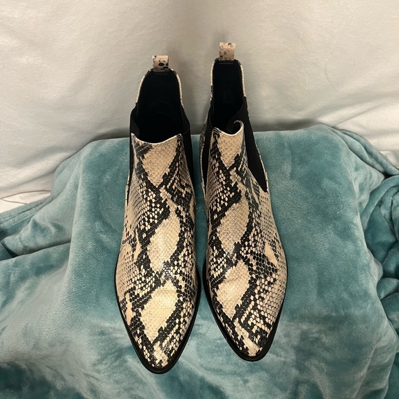 Steve Madden snakeskin pattern booties 8.5 - Picture 2 of 11